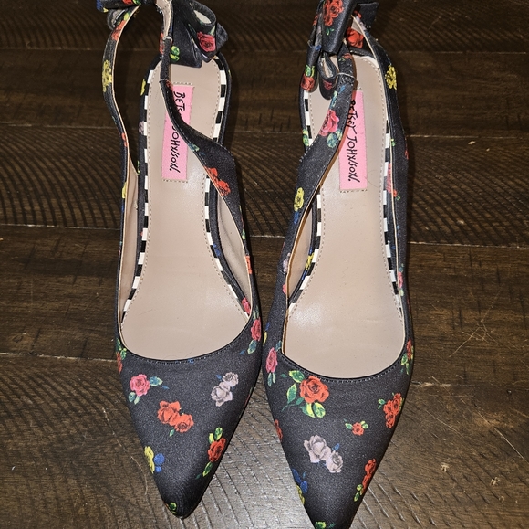 Betsy Johnson Ginjer heels - Picture 6 of 16
